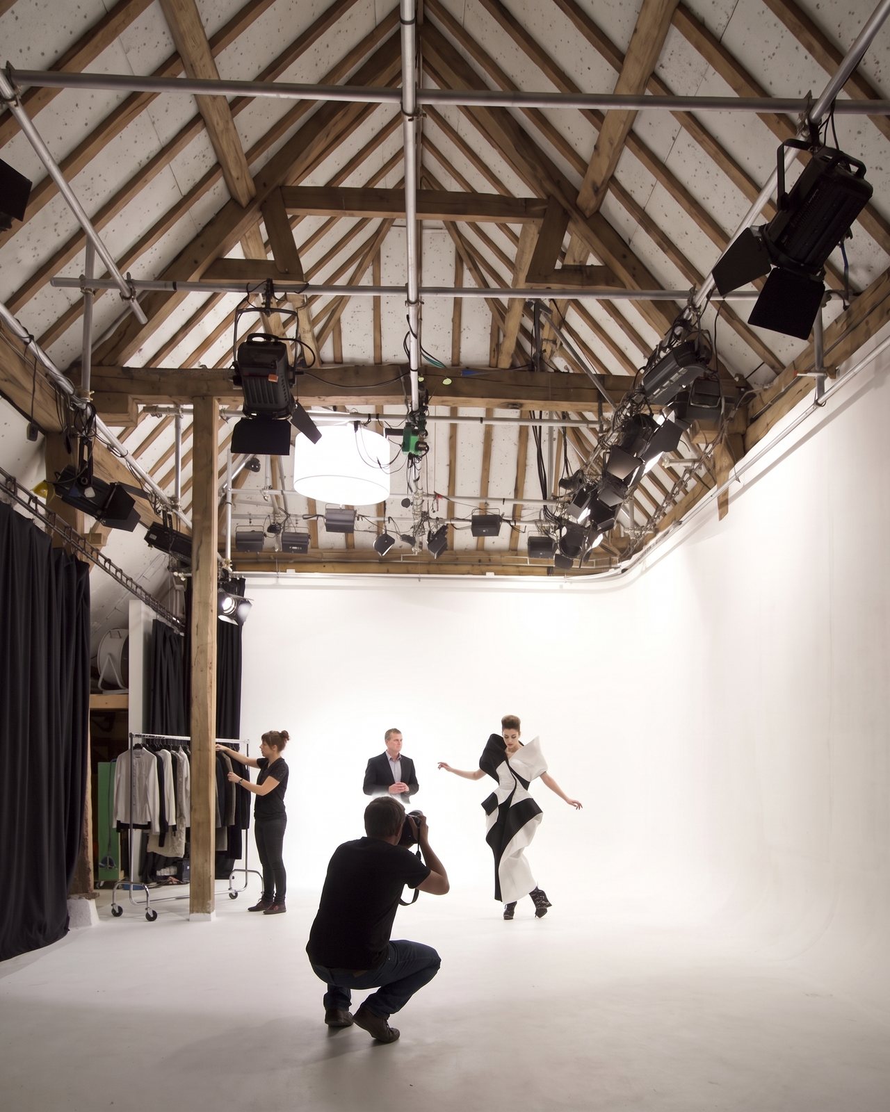 A fashion editorial on the cove: model, photographer and stylist by the rail