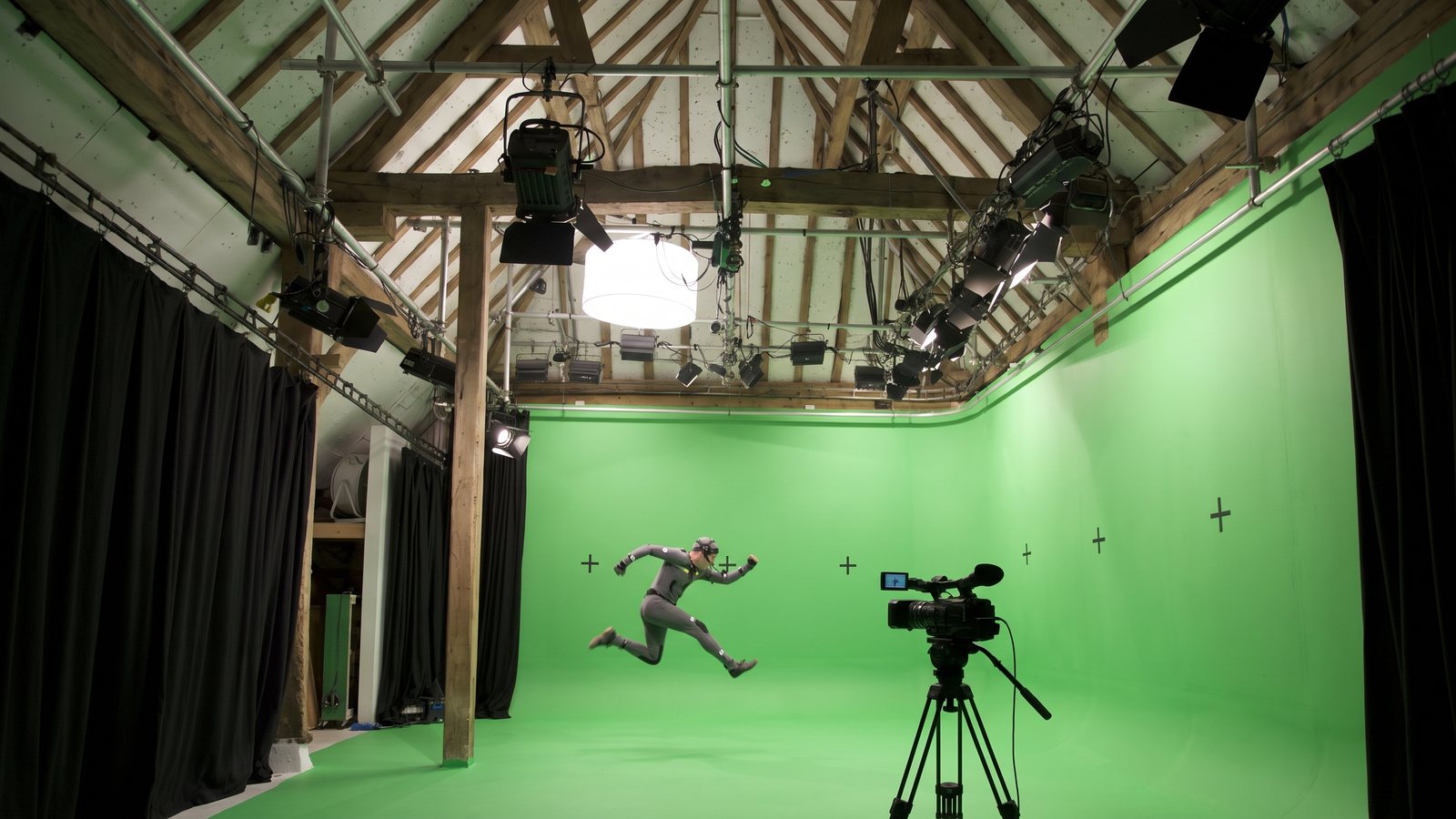 The White Space cove painted chroma green for a full-body key