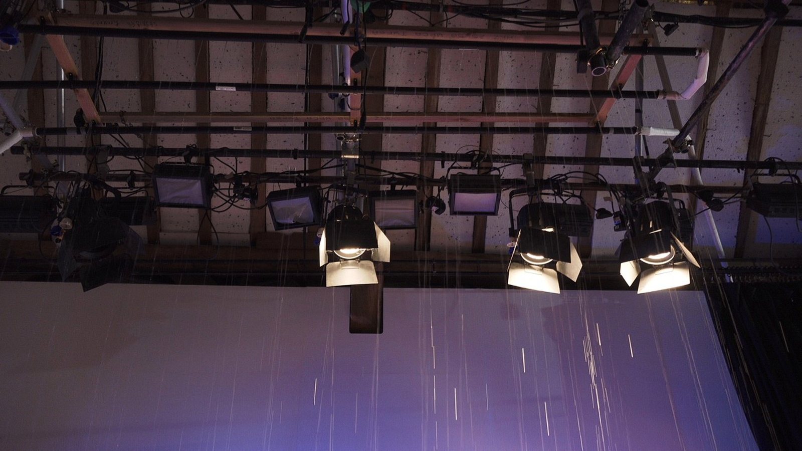 The rain rig running under the lighting grid on the cove